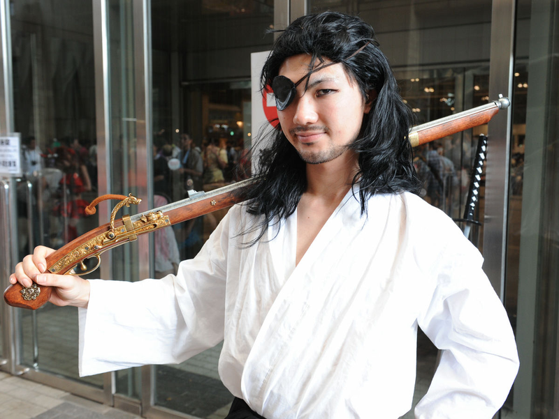 Illustration for article titled Japanese Cosplayers Turn Up the Summer Heat